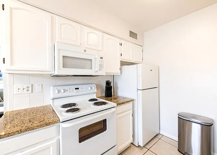 Apartment 2bd 1ba Sunset 3 3mins To Beach!