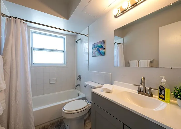 Apartment 2bd 1ba Sunset 3 3mins To Beach! *