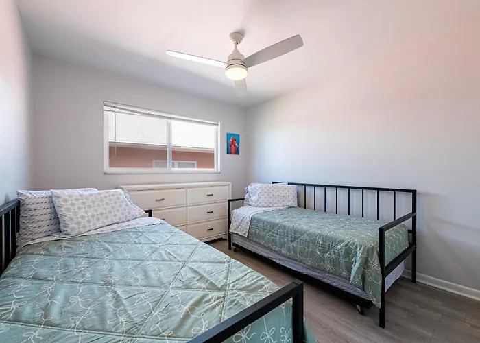 Apartment 2bd 1ba Sunset 3 3mins To Beach!