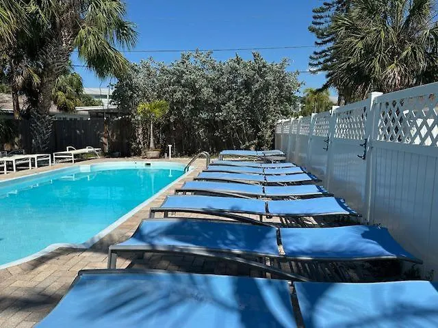 Apartment 2bd 1ba Sunset 3 3mins To Beach! Clearwater Beach